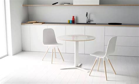 Se trata de un mueble que tiene un valor excepcional a la hora de decorar un lugar específico por eso tenemos mesas de estilo rústico, como las que son fabricadas en madera, y otras que triunfan por diseños metálicos y el uso de cristales. Mesas cocina REDONDAS en Muebles ANTOÑÁN León
