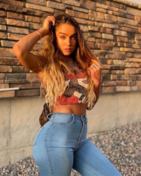Sommer Ray Drops It Like It S Hot With Sexy Squat Sequence
