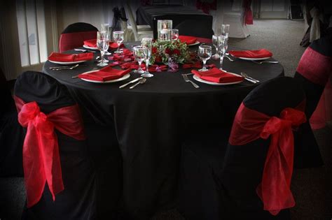 Catch my party features a super style mystery dinner, complete with a classic british dinner of prime rib and mashedpotatoes. Black And Red Dinner Table | Wedgewood wedding, Valentine ...