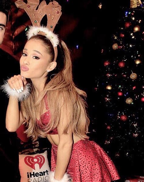 Ariana Grande Christmas Clothes 5 5 60 мнений Eventifo