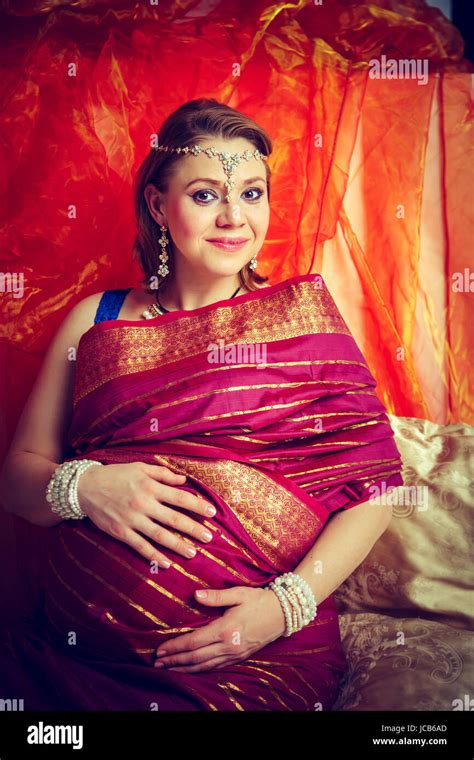 details more than 125 pregnant women saree latest vn