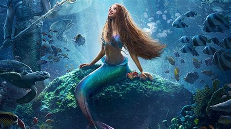 The Little Mermaid Review Twitter Loves Halle Bailey As Ariel