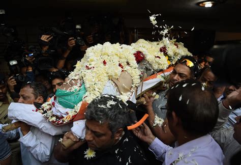 Om Puri Dead Leading Bollywood Actor Was 66 Cbs News