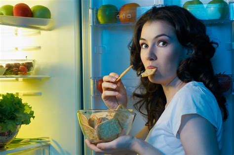Advice from dancers on how to avoid late night mindless munching