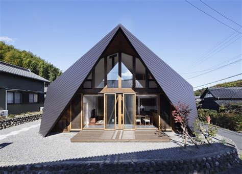 Saat mulai memutuskan untuk membeli atau membangun rumah. 17 Rumah Tahan Gempa di Jepang - Model Desain Rumah Minimalis