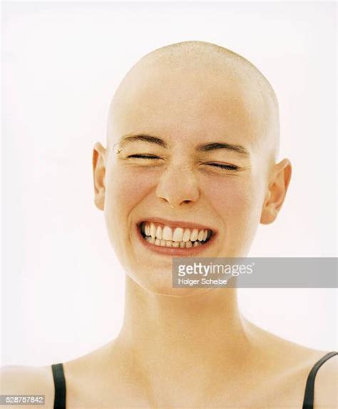 Bald White Woman Head Fotografías E Imágenes De Stock Getty Images