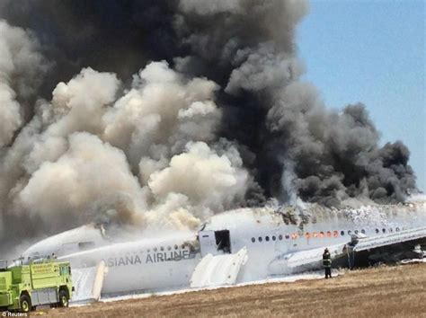 Asiana Airlines Crash First Photographs From Inside Wrecked San Francisco Plane Daily Mail Online