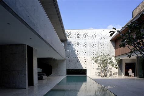 Galería De La Casa Patio Formwerkz Architects 1