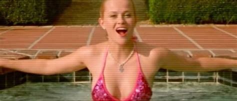Reese Witherspoon Recreates Iconic Bikini Scene From Legally Blonde