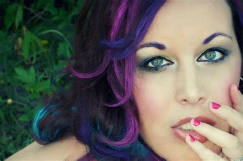 Time to color now, so relax, take it slowly and have fun: How to chalk black hair