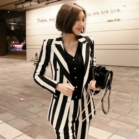 Korean Ol Elegant Temperament Hit The Color Black And White Striped Double Breasted Suit Jacket