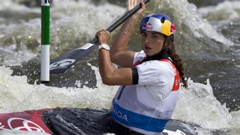 jessica fox on track at canoe world champs sbs news