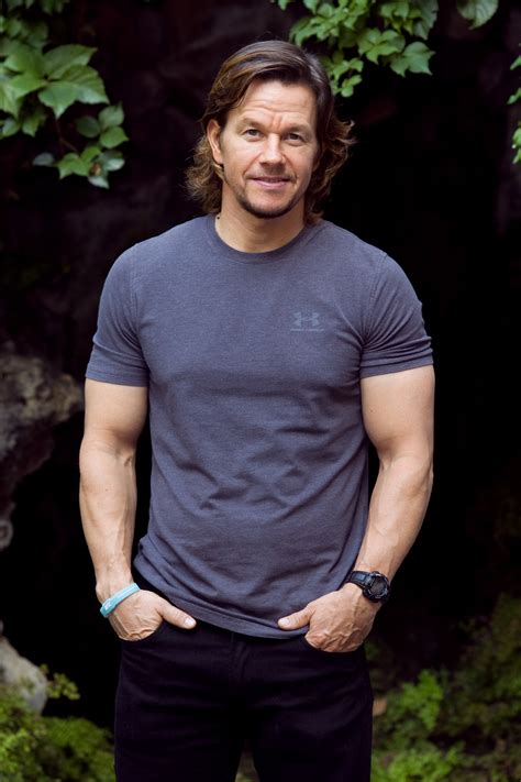 В сети появились новые фото со съемок фильма «отец стю», в котором одну из главных ролей исполнит актер марк уолберг (mark wahlberg). Mark Wahlberg - Eye candy: Hot Mark Wahlberg photos | Gallery | Wonderwall.com