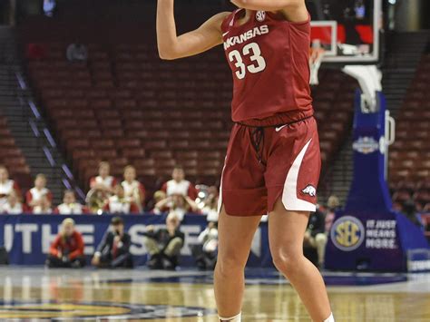 Mechelle voepel covers the wnba, women's college basketball, and other college sports for espnw. Dungee leads Arkansas women past Georgia 86-76 in SEC | USA TODAY Sports