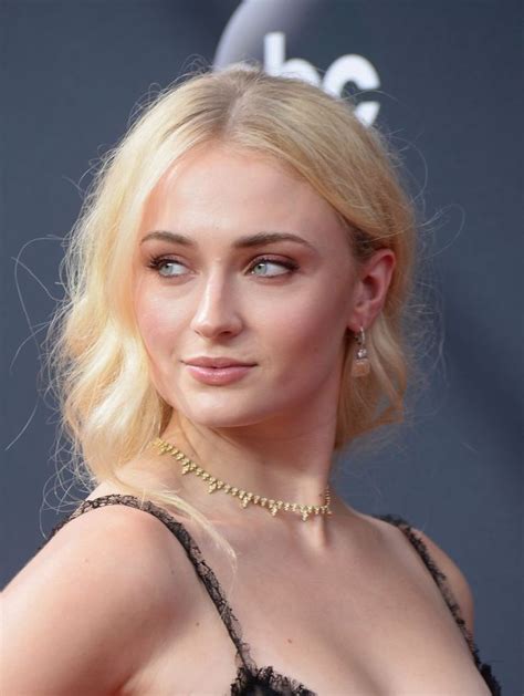 Sophie Turner Age When She Started Game Of Thrones Gamesmeta