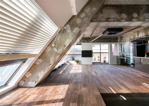 Beauty By Imperfection In A Tokyo Loft Apartment Moody Monday