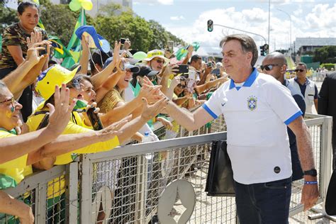 Bolsonaro Teve Contato Direto Com Ao Menos 272 Pessoas Em Ato Diz Jornal