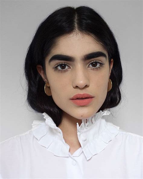 17 Year Old Bullied For Her Thick Eyebrows Lands Massive Modeling Jobs