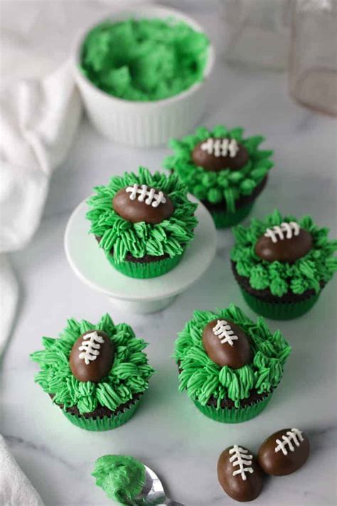 Easy Superbowl Football Cupcakes Mom Loves Baking