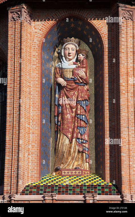 Sculpture Niche Madonna Hi Res Stock Photography And Images Alamy