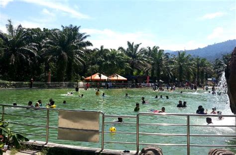 Tak hanya wisatawan lokal, bahkan pelancong dari luar negeri pun juga tertarik berkunjung ke pemandian air panas alami ini. Destinasi Kolam Air Panas di Sekitar Selangor & Kuala Lumpur
