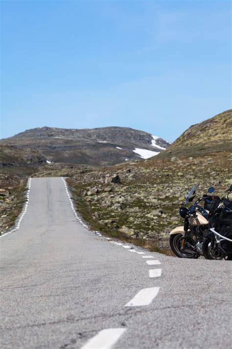 La Route Panoramique Norv Gienne Aurlandsfjellet Traverse Les Montagnes Les Motos Gar Es