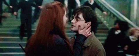 Harry Potter Ginny Gif Harry Potter Ginny Kiss Discover And Share Gifs