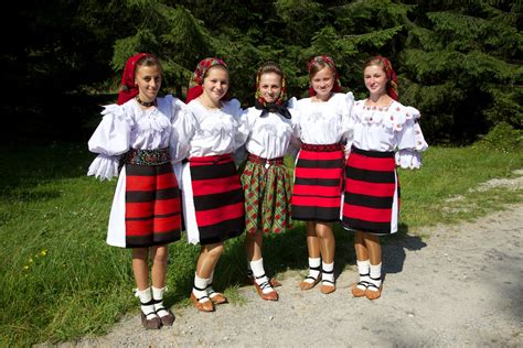 Traditional Dress In Maramures Compagnie M