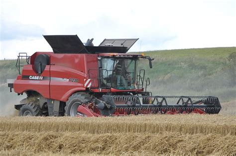 Case Ih 7230 Axial Flow Combine Harvester Cutting Winter W Flickr