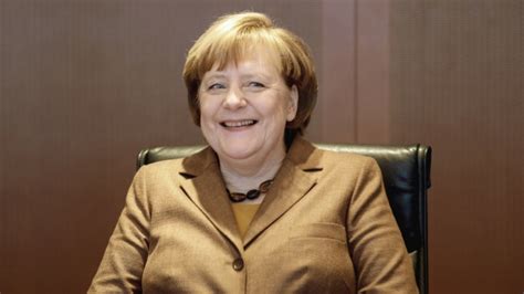 Early life l political life. Angela Merkel gibt auf: Rücktritt der Bundeskanzlerin? ER ...