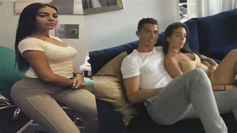 زواج كريستيانو رونالدو سراً من صديقته جورجينا في المغرب؟ أهم مواضيع georgina rodriguez. ‫رونالدو "يتجرأ" في صورة غير مسبوقة مع صديقته الحسناء ...
