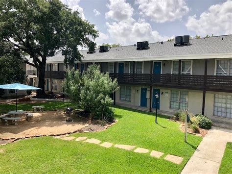 The layout of my apartment was a challenge to furnish, but laura was able to create a unique furniture plan that i never could have dreamt up. Residence at The Heights Apartments - Houston, TX ...
