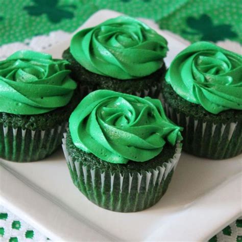 Gayles Green Velvet Cupcakes Green Desserts Green Velvet Cupcakes