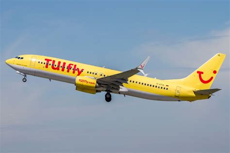 It is headquartered at hannover airport with bases at several other german. TUIfly (X3-TUI), D-ATUL, Boeing, 737-8K5 sswl (gelbe X3 ...