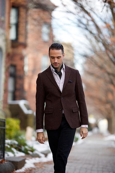 Luckily for us, our favorite fall uniform, the blazer/scarf combo, can be mixed and matched in all sorts of ways! How To's Wiki 88: How To Wear A Scarf With A Blazer