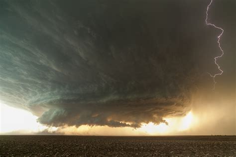 Beautiful Time Lapse Of A Supercell Storm In Texas
