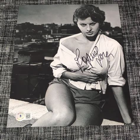 Sophia Loren Signed Autograph 8x10 Photo Sexy Actress Legend Beckett