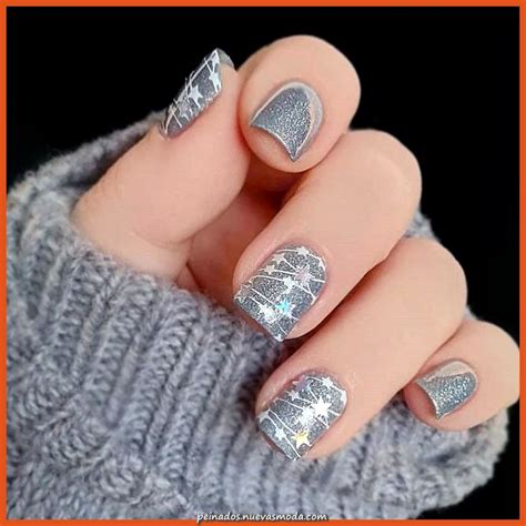 Uñas acrílicas con motivos navideños - uñas navideñas decoradas - uñas