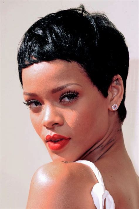 Smokingsomethingwithrihanna Rihanna Hairstyles Hairstyles With Bangs