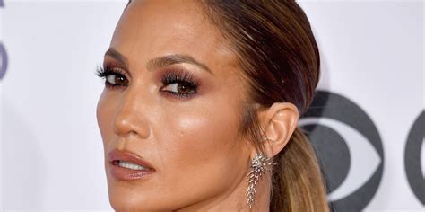 Jennifer Lopez Wore 110 Highlighter For The Peoples Choice Awards Self