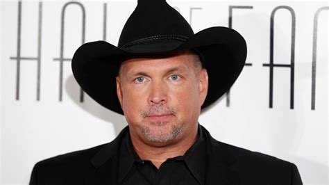 Garth Brooks Returns From Retirement After 13 Years Moves Country