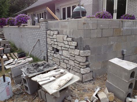 Cinder blocks could be used in your garden to create raised bed, bench or any decoration. Genius Ways People Are Using Cinder Block Garden | DIY ...