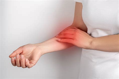 Pain In The Arm A Woman Touches A Sore Arm Creative Commons Bilder