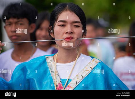 Traditional Chinese Dress Stock Photos & Traditional Chinese Dress ...