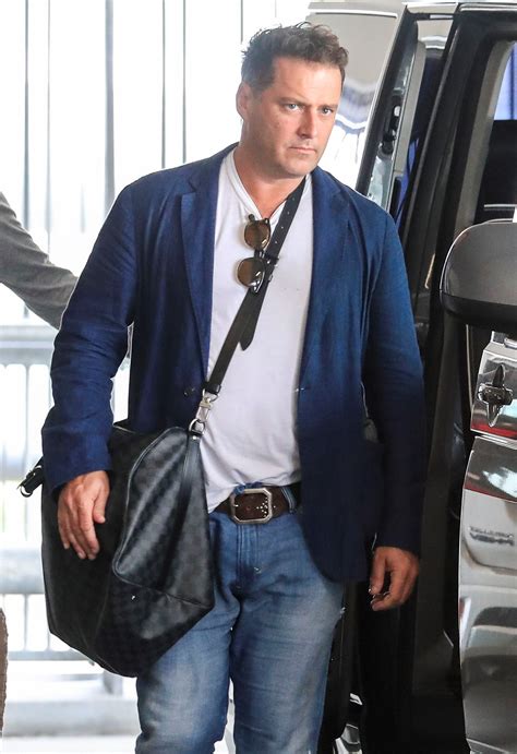 Long Flight Karl Stefanovic Looks Crumpled And Glum As He Arrives In