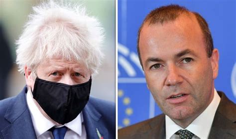 Boris johnson's new brexit guru dominic cummings is an aggressive brexit mastermind dominic cummings was heckled as he returned to his london home after boris johnson backed his senior. Brexit news: Dominic Cummings Downing Street departure ...