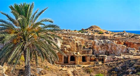 Kato paphos, down by the harbor, is where the archaeological sites are, and ktima to help organize your time while in town, use this list of the top attractions in paphos. Bezienswaardigheden Paphos: dit mag je niet missen! - dé ...
