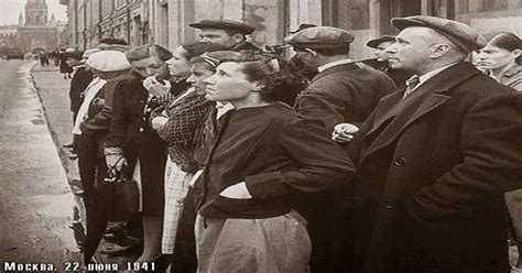 22 июня 1941 года был выходным днем и поэтому многие просто отдыхали, но в 12 часов дня (время московское) из громкоговорителей, установленных тогда на многих улицах и площадях всех населенных пунктов ссср, было передано правительственное сообщение о начале войны. 22 ИЮНЯ 1941 ГОДА :: Издательство Русская Идея