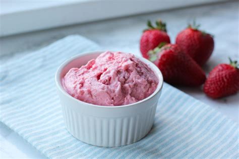 *percent daily values are based on a 2,000 calorie diet. Healthy Strawberry Cheesecake Ice Cream | Low calorie desserts, Cheesecake ice cream ...