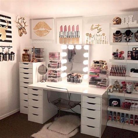 31 Hermosos Tocadores Modernos Que Te Inspirarán Vanity Makeup Rooms